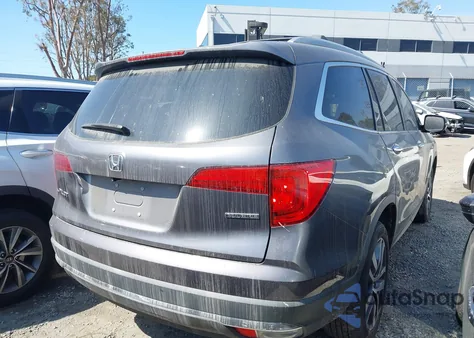 2018 Honda Pilot Touring z USA, uszkodzony, nr VIN 5FNYF5H98JB027001